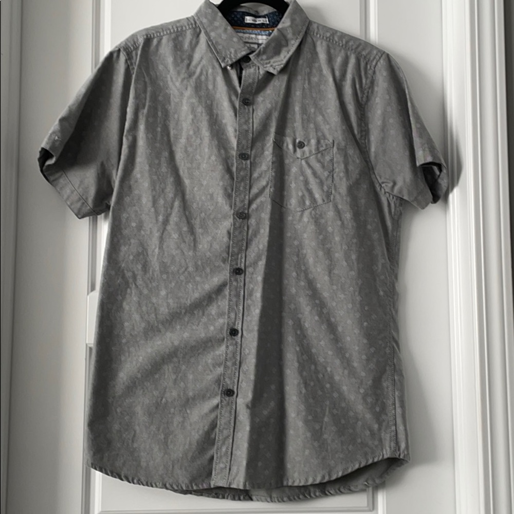 Casual Buttondown Shortsleeved